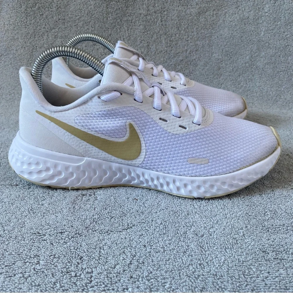 Nike Womens 8 Revolution 5 Running Shoes Athletic Sneakers BQ3207-108 White Gold